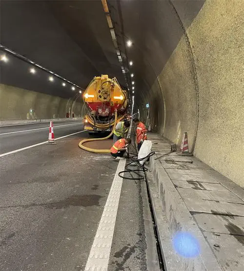 嘉禾隧道排水渠清淤